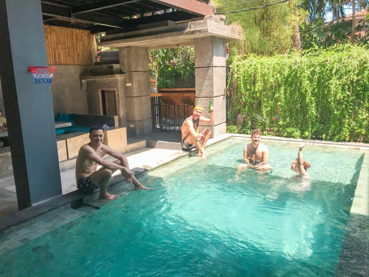 Stellar Capsules Hostel เซมินยัค ภายนอก รูปภาพ Villa in Bali
