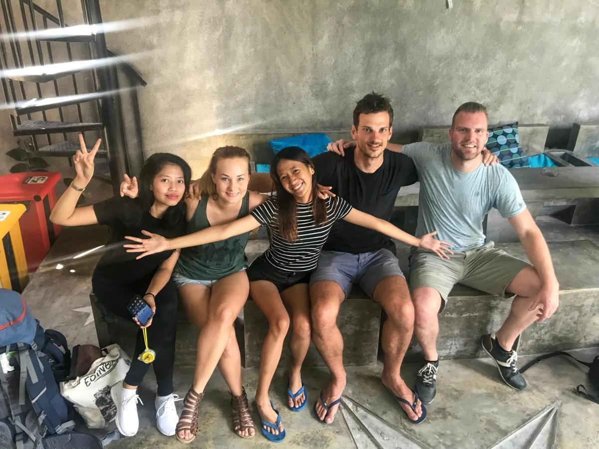 Stellar Capsules Hostel เซมินยัค ภายนอก รูปภาพ The team of the Blue Nation Project