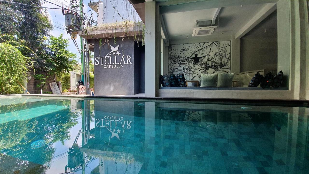 Stellar Capsules Hostel เซมินยัค ภายนอก รูปภาพ Stellar Pool