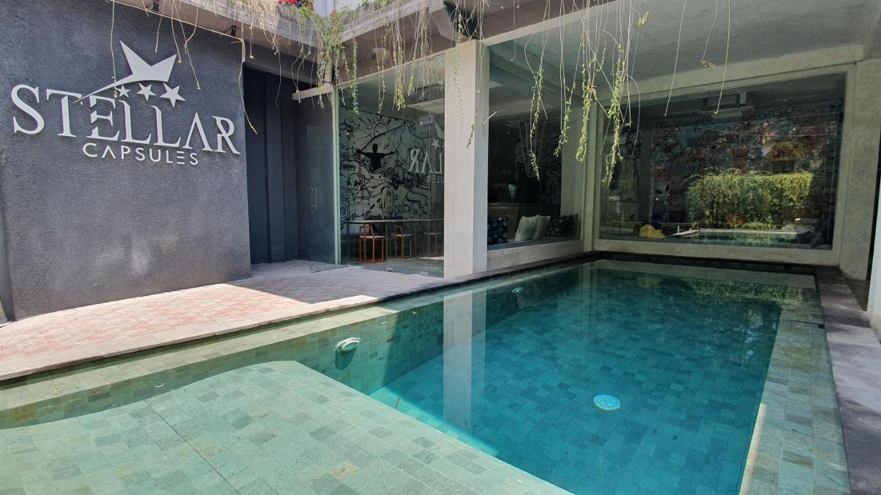 Stellar Capsules Hostel เซมินยัค ภายนอก รูปภาพ Solar Capsules