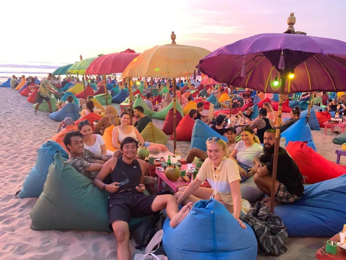 Stellar Capsules Hostel เซมินยัค ภายนอก รูปภาพ Beach club in Bali