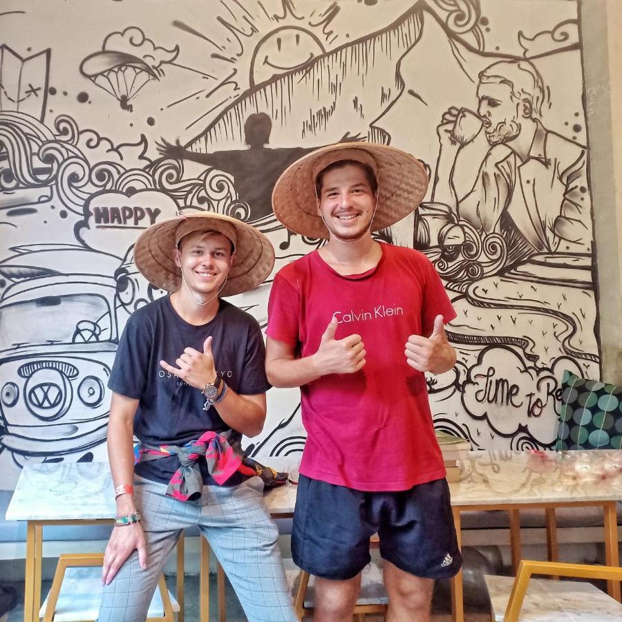 Stellar Capsules Hostel เซมินยัค ภายนอก รูปภาพ The Shaolin monks at the Shiply
