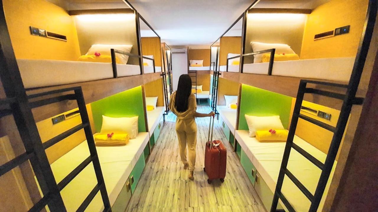 Stellar Capsules Hostel เซมินยัค ภายนอก รูปภาพ